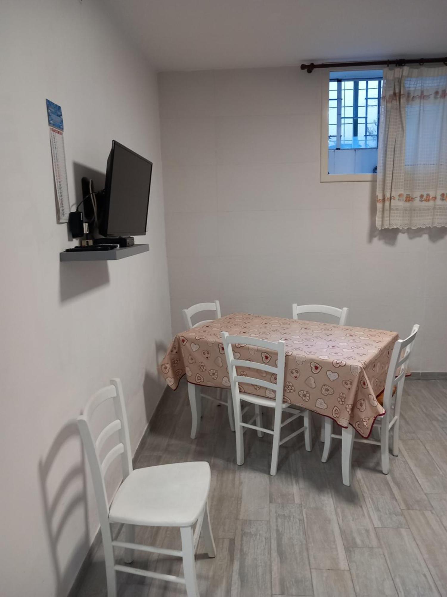 Appartamenti Cavarretta Seminterrati Мондело Стая снимка