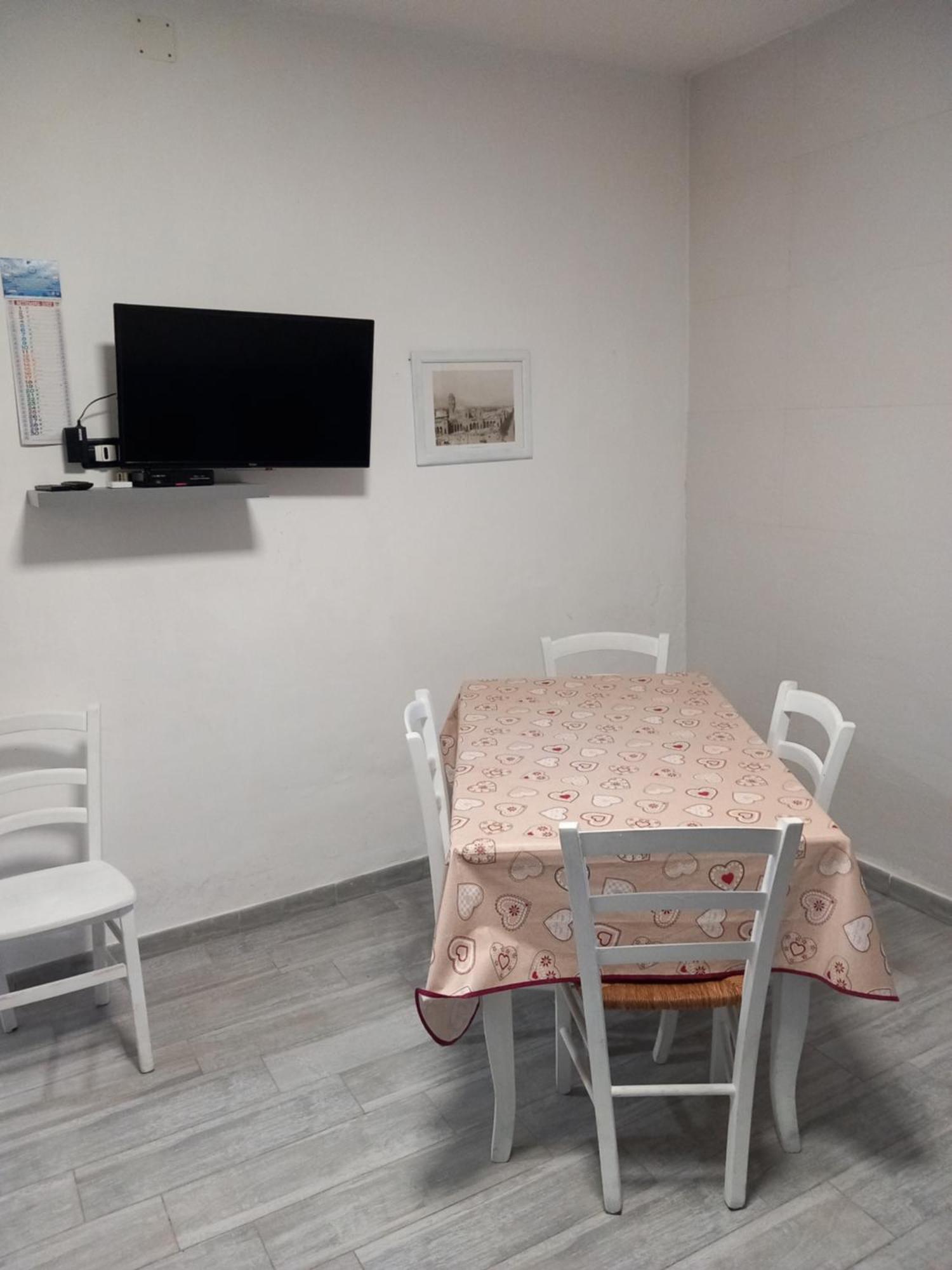 Appartamenti Cavarretta Seminterrati Мондело Стая снимка